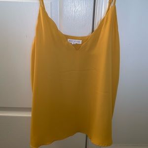 Socialite brand mustard colored tank top 💛🖤